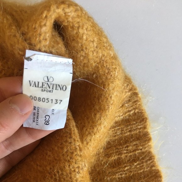 Cropped Valentino Sweater - Picture 4 of 9